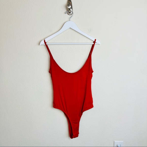 NWT PrettyLittleThing Rust Orange Strappy Jersey Scoop Neck Bodysuit - Picture 4 of 14